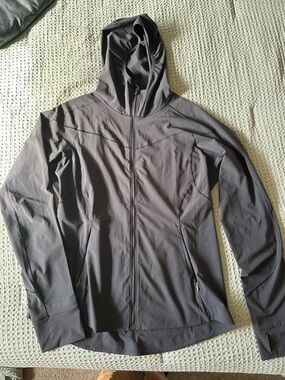 lululemon running hooded windbreaker